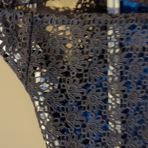 DVF NWT lace crop sleeveless top. Royal Blue and black. Size 10. - Picture 16 of 16